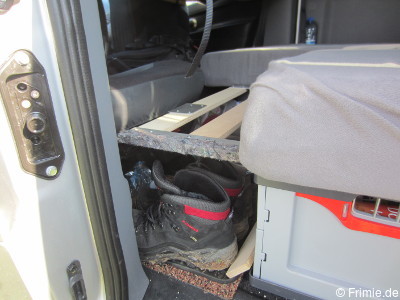 Fahrerseite Lattenrost vorne